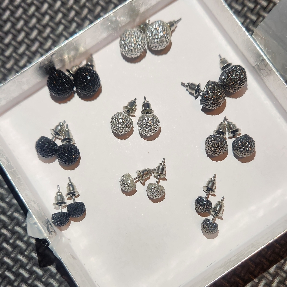 9 Pairs of Stud Earrings